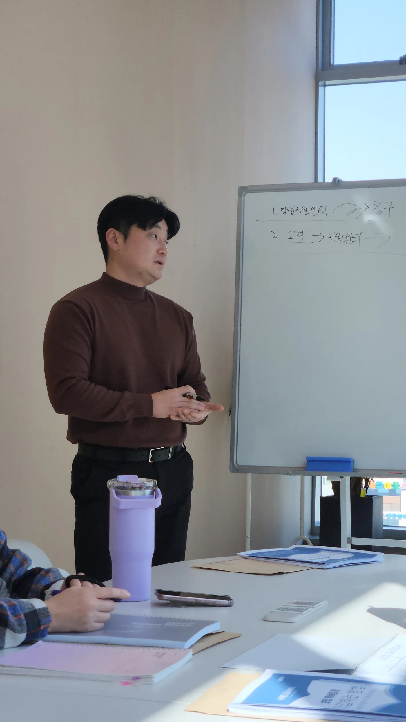 모데스티 설계사 교육 현장에서 강의하는 모습
